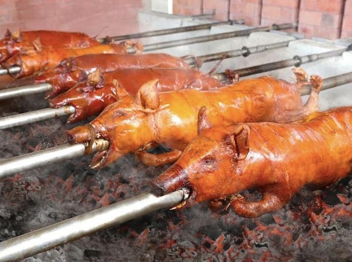 Nem vi heo sua quay nguyen con noi tieng Philippines hinh anh