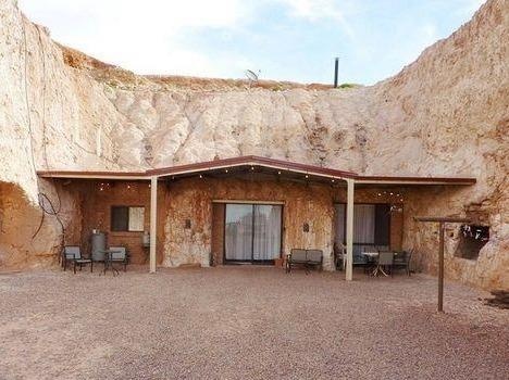 Nguoi dan song trong long dat cua thi tran o Australia hinh anh