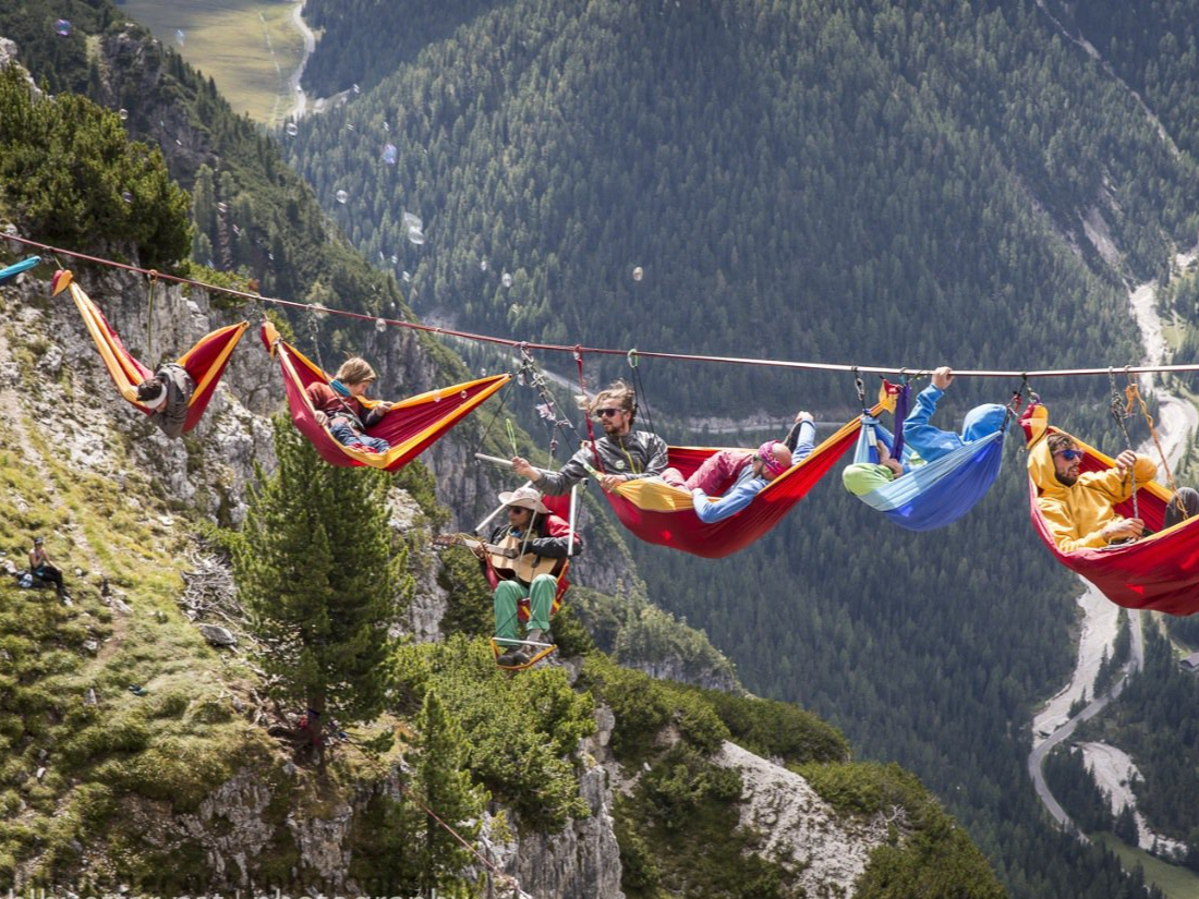 Mao hiem ngu tren vong giua vuc sau gan 200 m hinh anh