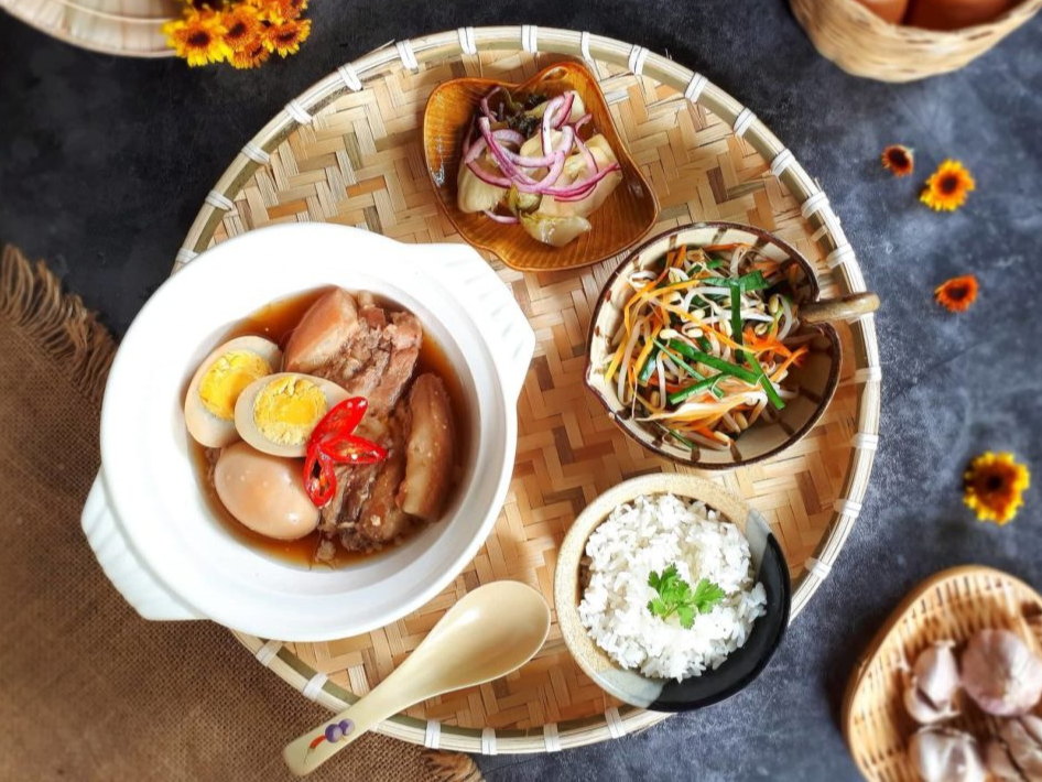 Banh tet, thit kho tau va huong vi Tet co truyen mien Trung hinh anh