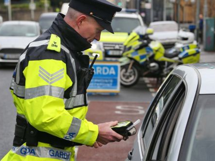 Tai xe Anh bi phat 100.000 USD neu hoi tho co nong do con hinh anh