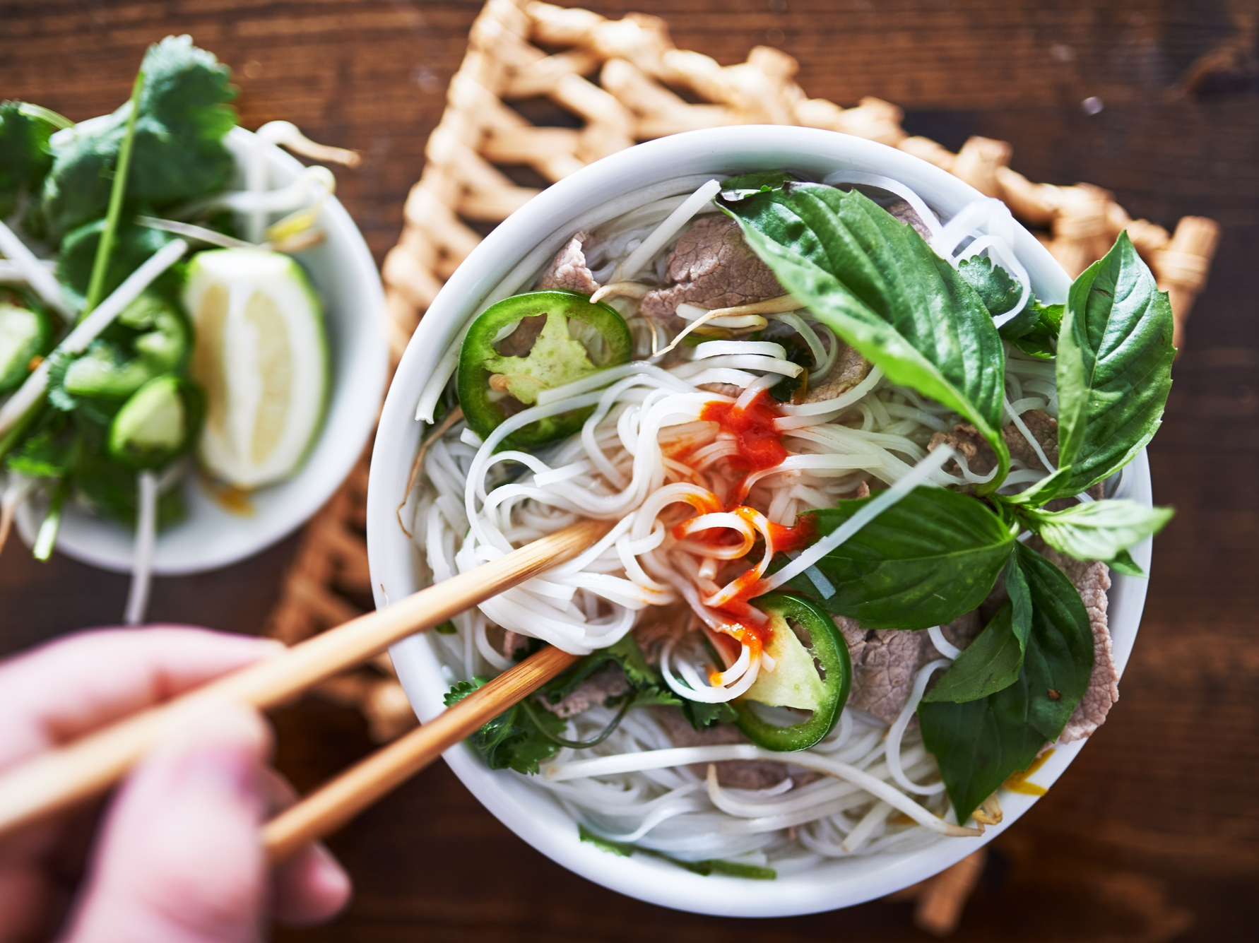 Bi quyet nau nuoc dung pho Viet ngon nhu dau bep hinh anh