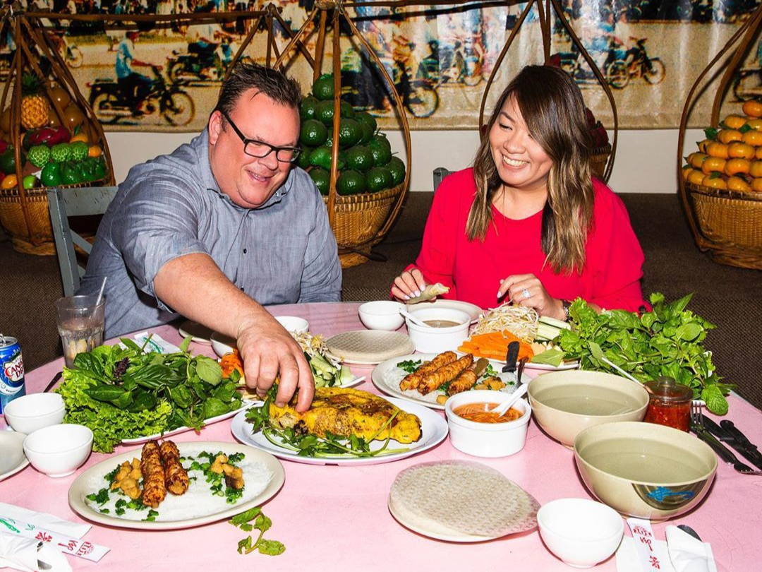 Thuong thuc bo bay mon trong nha hang Viet o My hinh anh