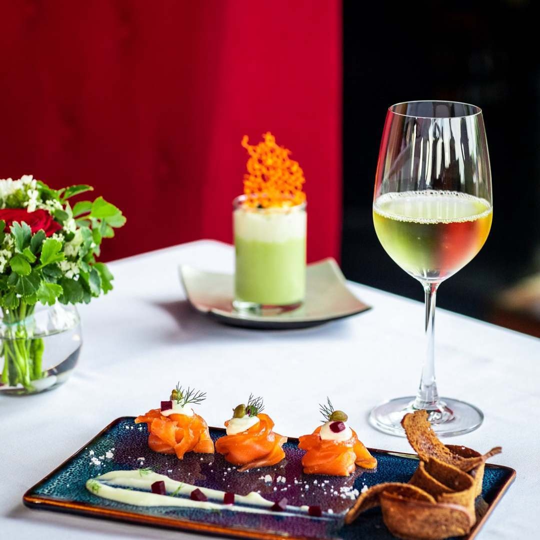 nha hang khong gian rong hop mat ban be anh 10