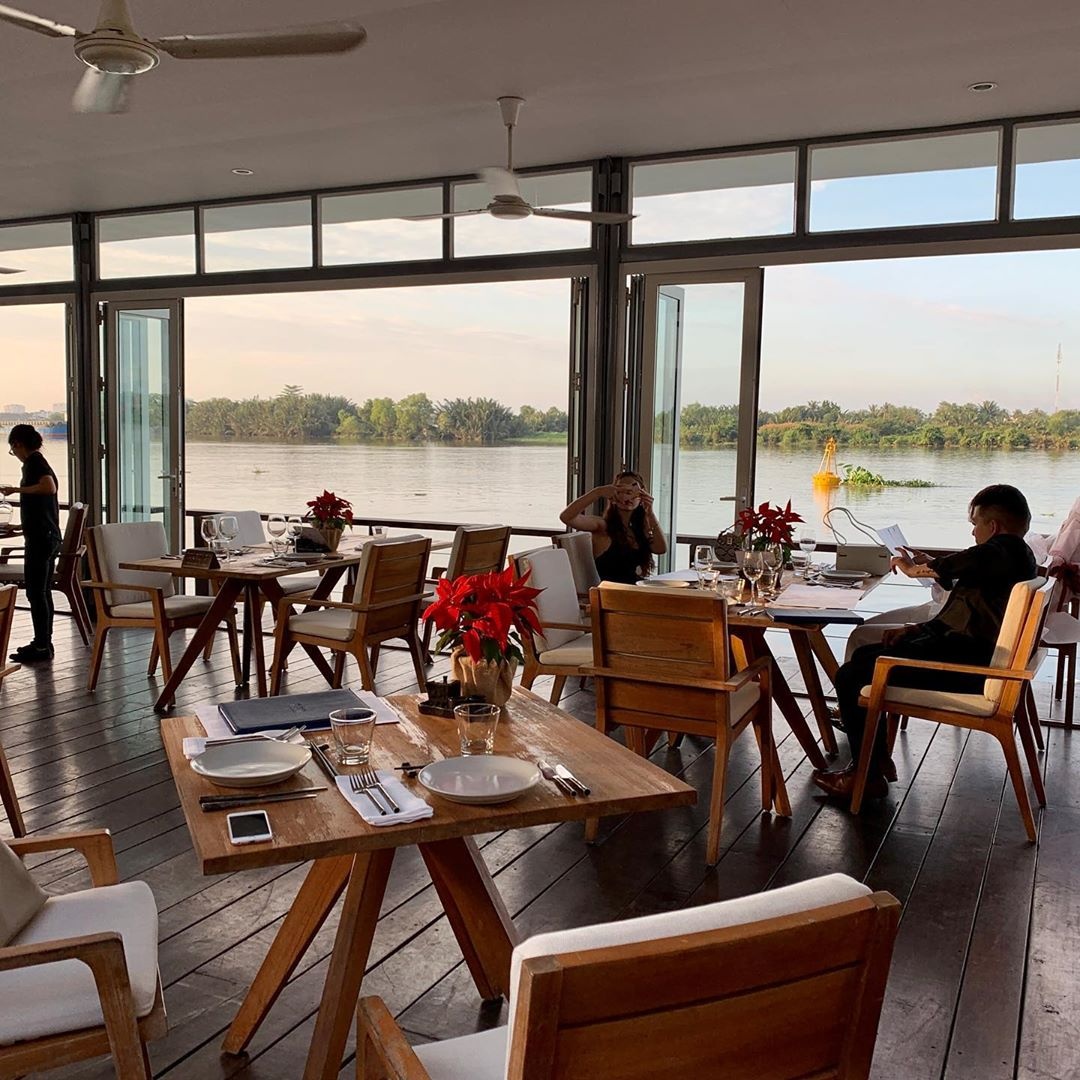 nha hang khong gian rong hop mat ban be anh 2