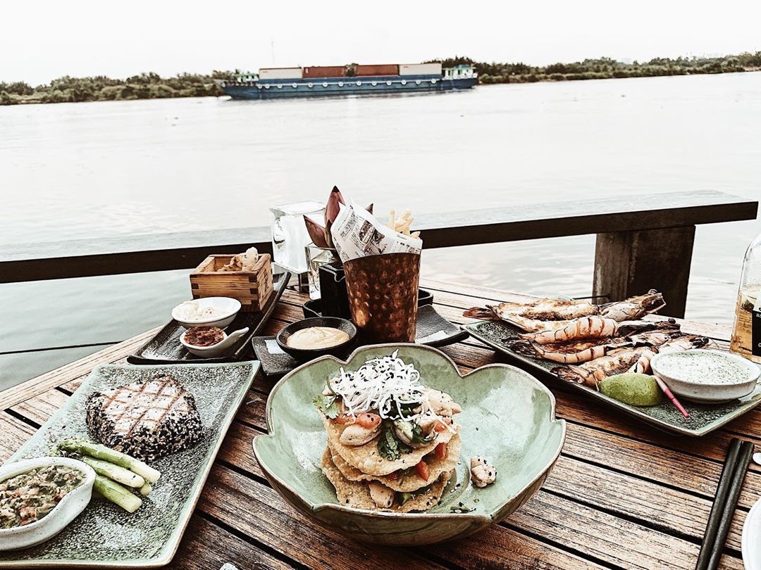 nha hang khong gian rong hop mat ban be anh 6