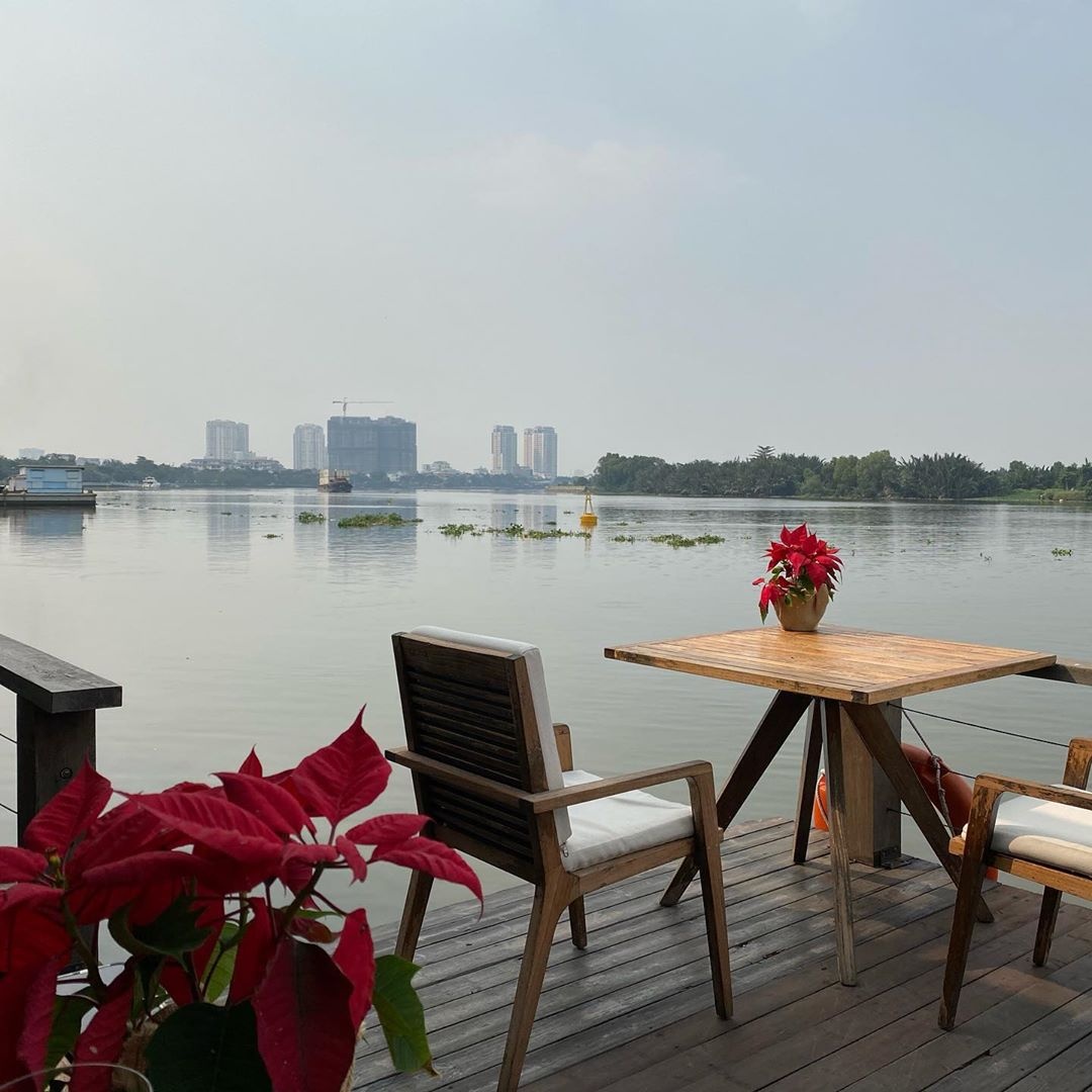 nha hang khong gian rong hop mat ban be anh 1