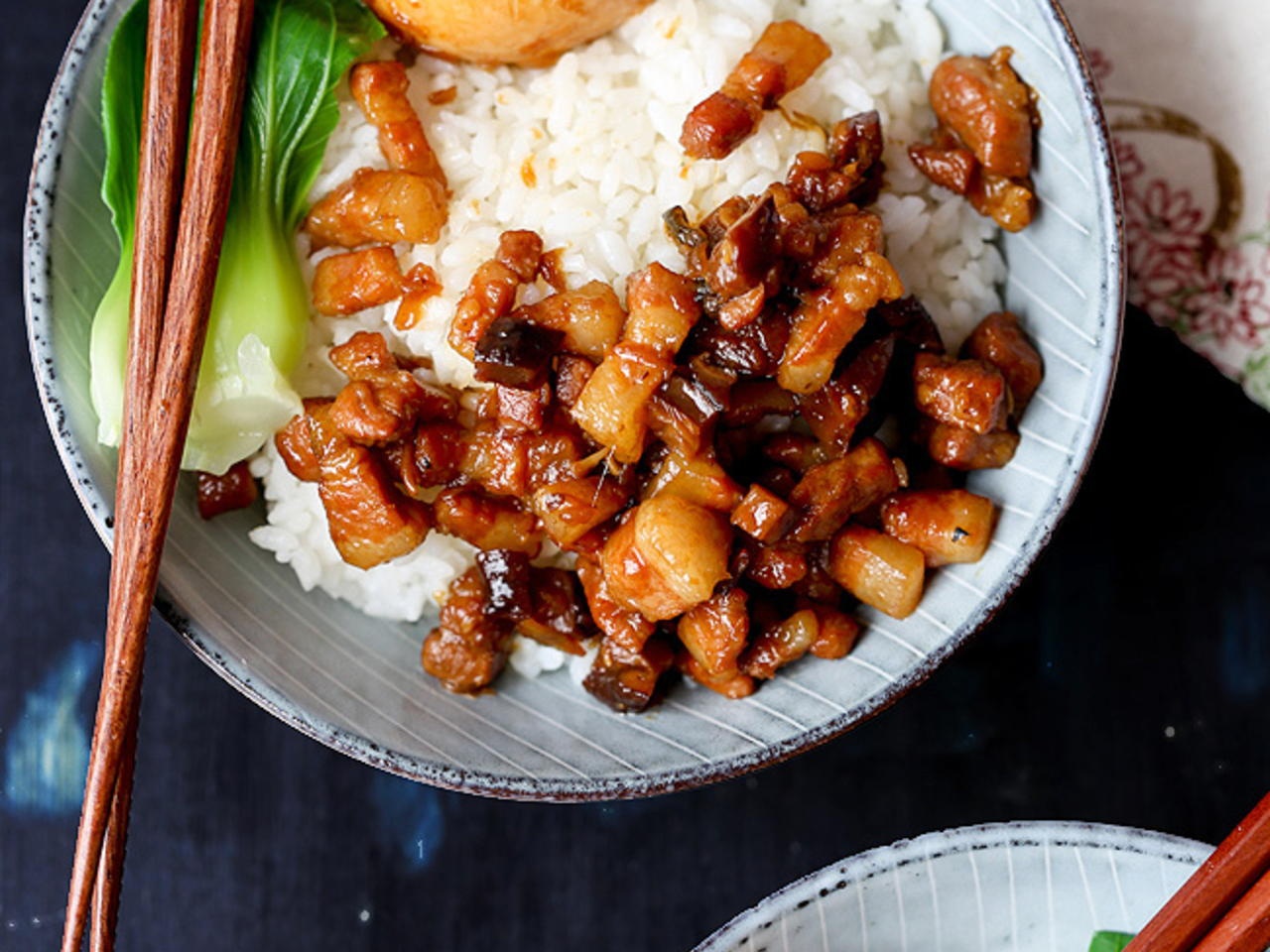 Bi quyet lam thit kho don gian, ngon com ngay cuoi tuan hinh anh