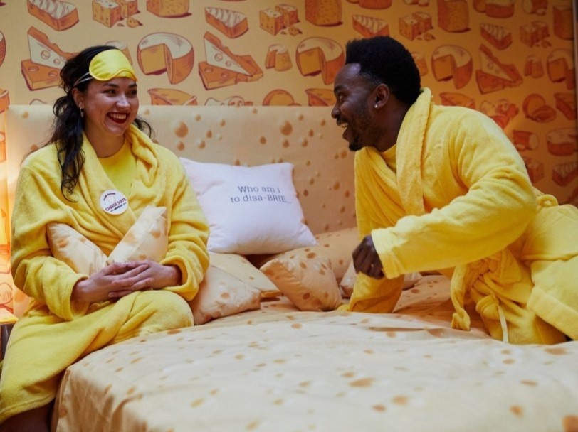 Khach san pho mai mo cua mien phi cho khach du lich hinh anh