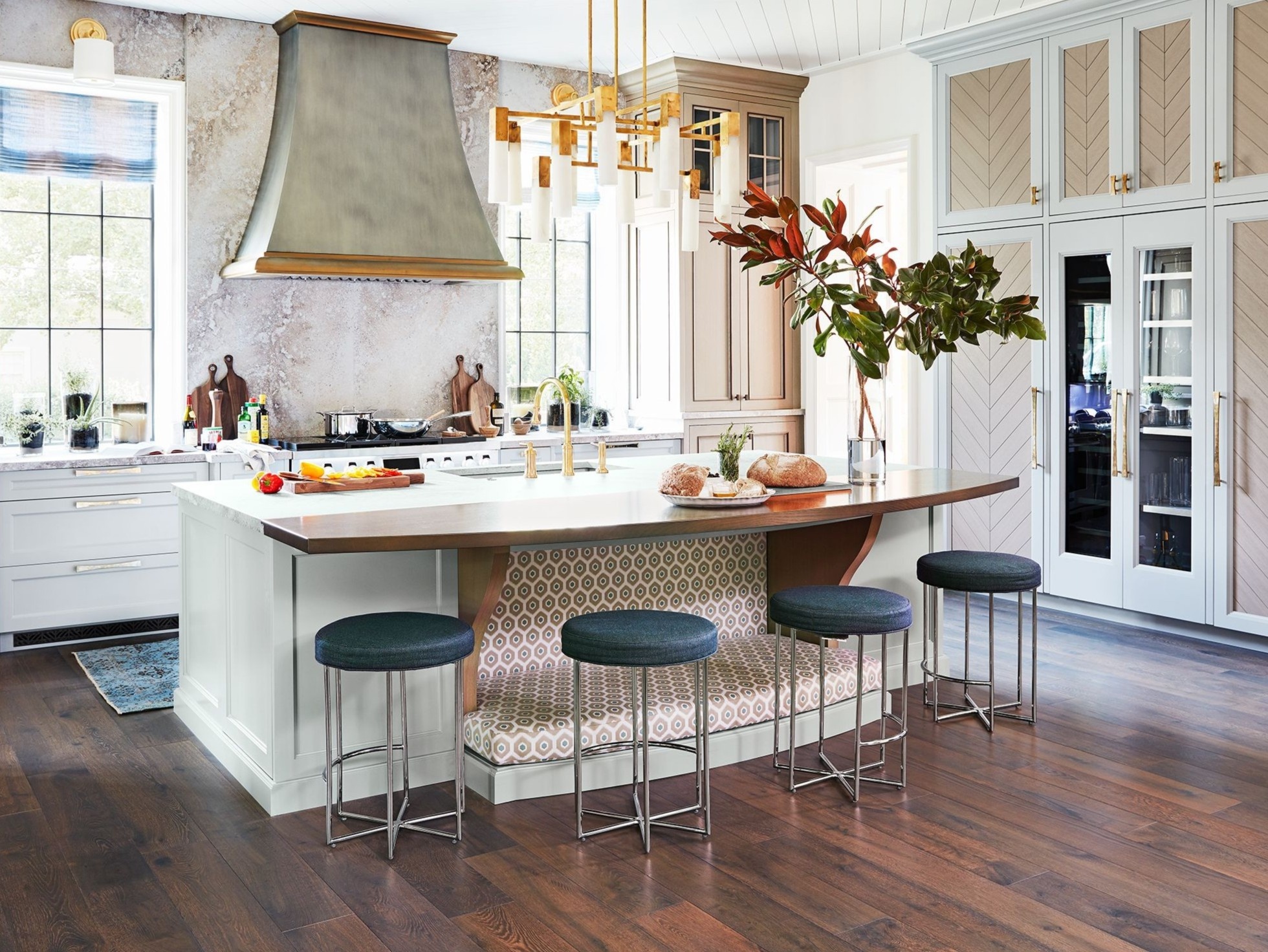 Vat dung ban nhat nam trong can bep gia dinh hinh anh