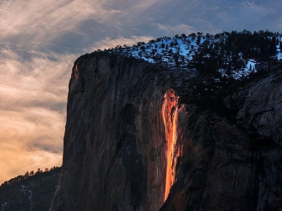 Dong nuoc nhu nham thach chay tu thac lua hinh duoi ngua o My hinh anh