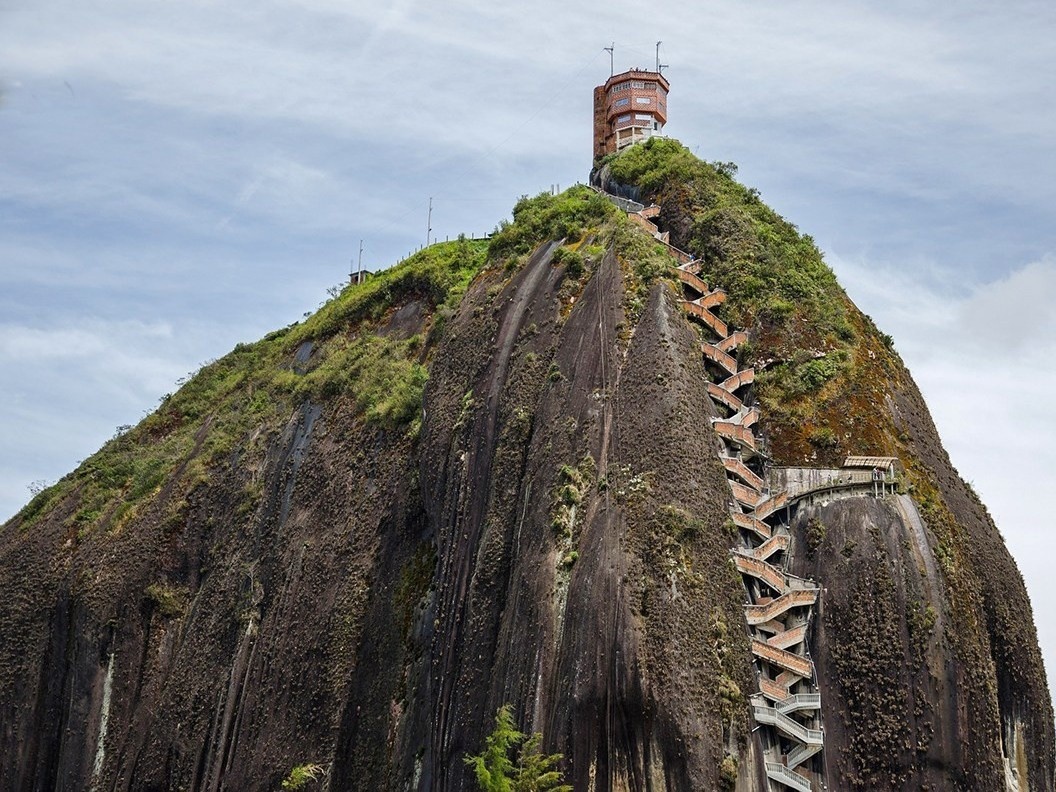 Tang da nguyen khoi cao 200 m, ton tai suot 70 trieu nam o Colombia hinh anh