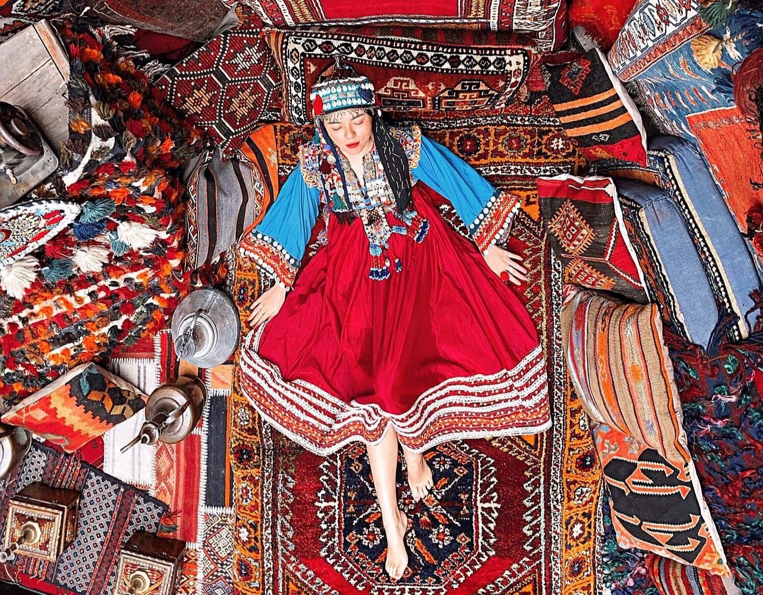 Cach nguoi Tho Nhi Ky tao ra tham trang tri hinh anh