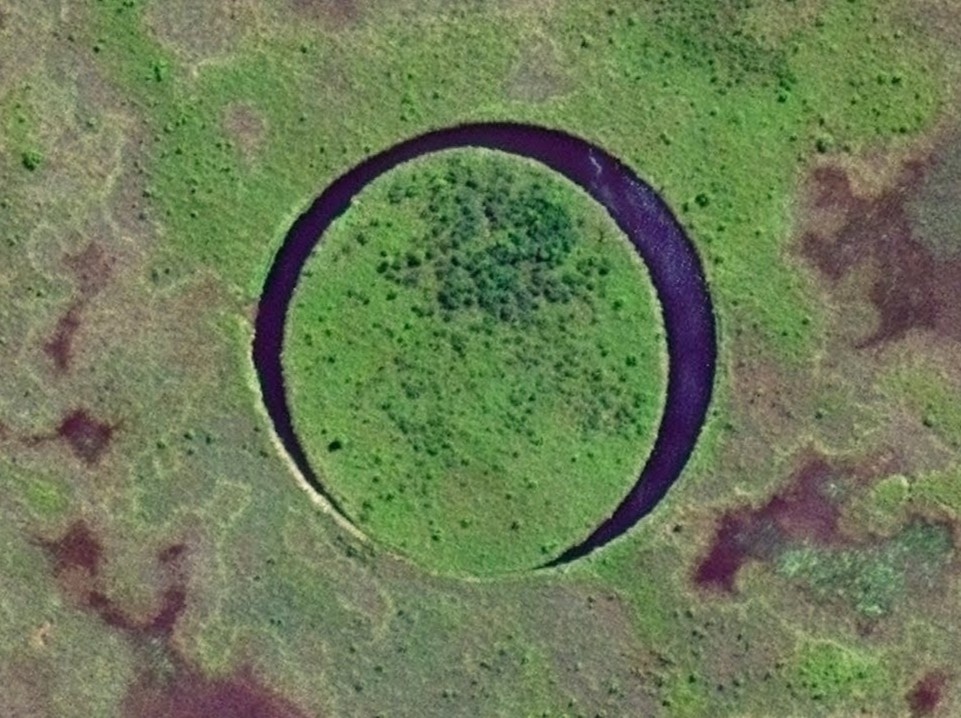 Hon dao tron di chuyen trong long ho suot 20 nam hinh anh