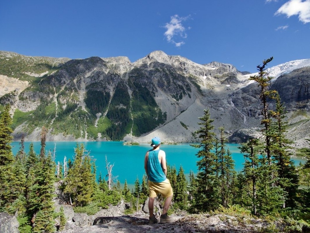 Ho nuoc xanh ngoc bich nhu xu than tien o Canada hinh anh