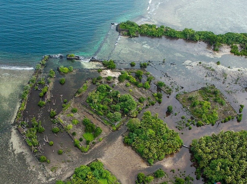 Thanh pho giua bien duoc xay dung tu 750.000 tan da bazan hinh anh