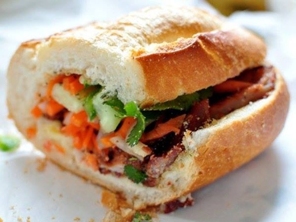 Thuong thuc banh ngon trong tuan le yeu banh mi o TP.HCM hinh anh