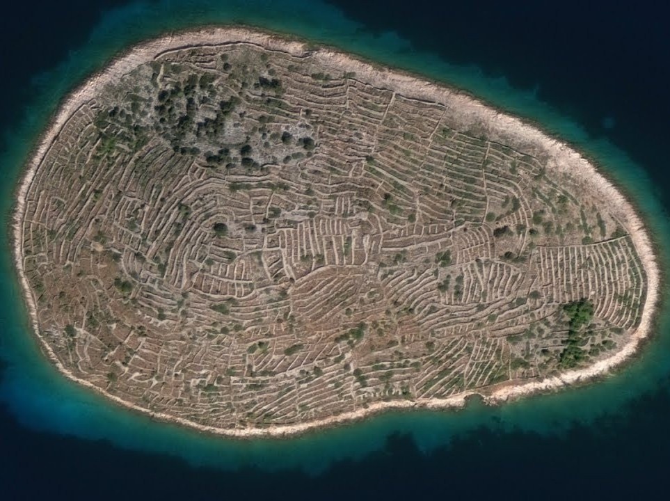 Hon dao co hinh dang nhu dau van tay nguoi khong lo hinh anh