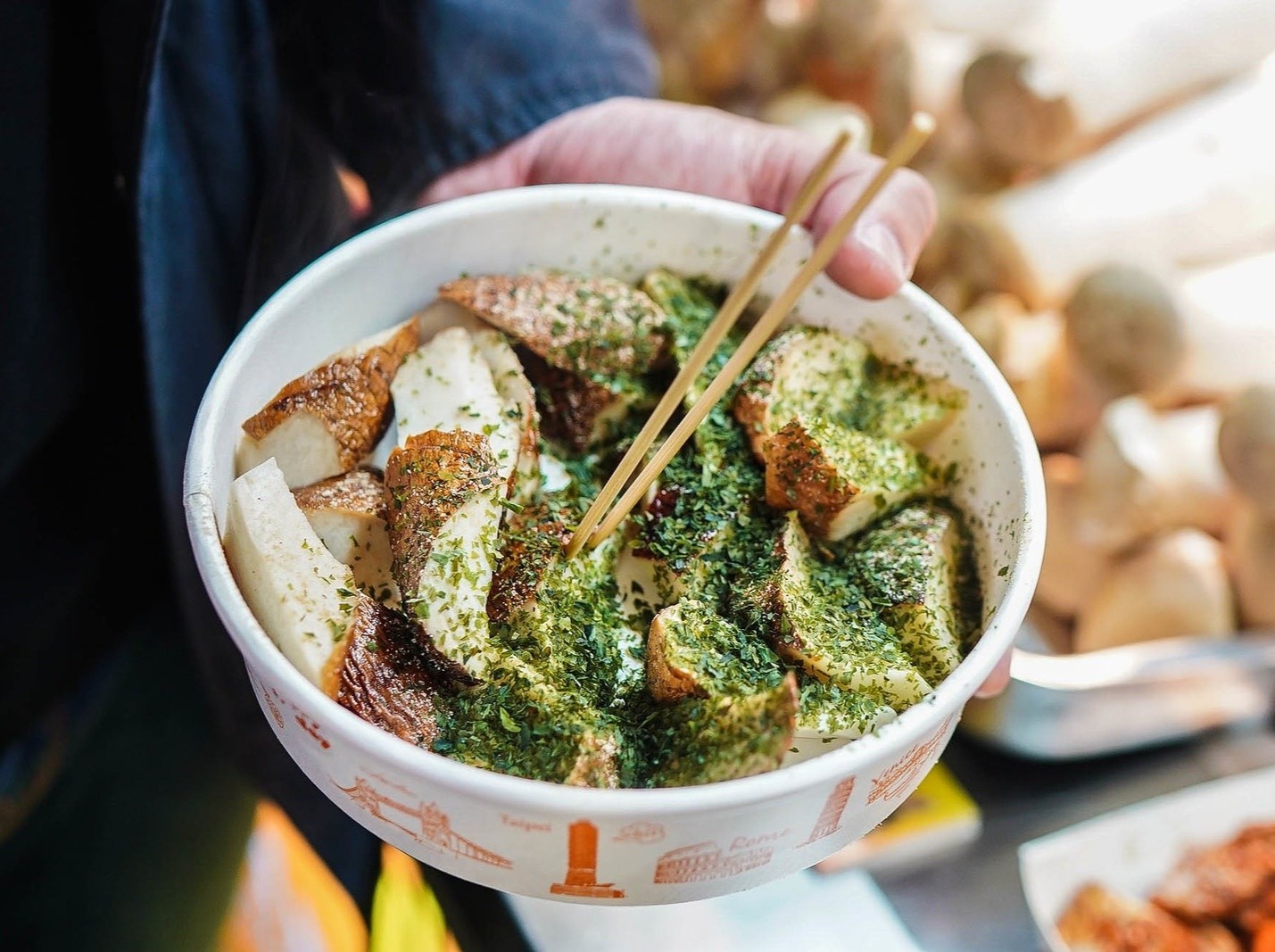 Nam dui ga nuong ngot thom - mon an duong pho tru danh Dai Loan hinh anh