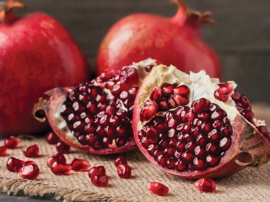 Hoc cach bo luu va cat hoa qua nhanh gon, dep mat hinh anh