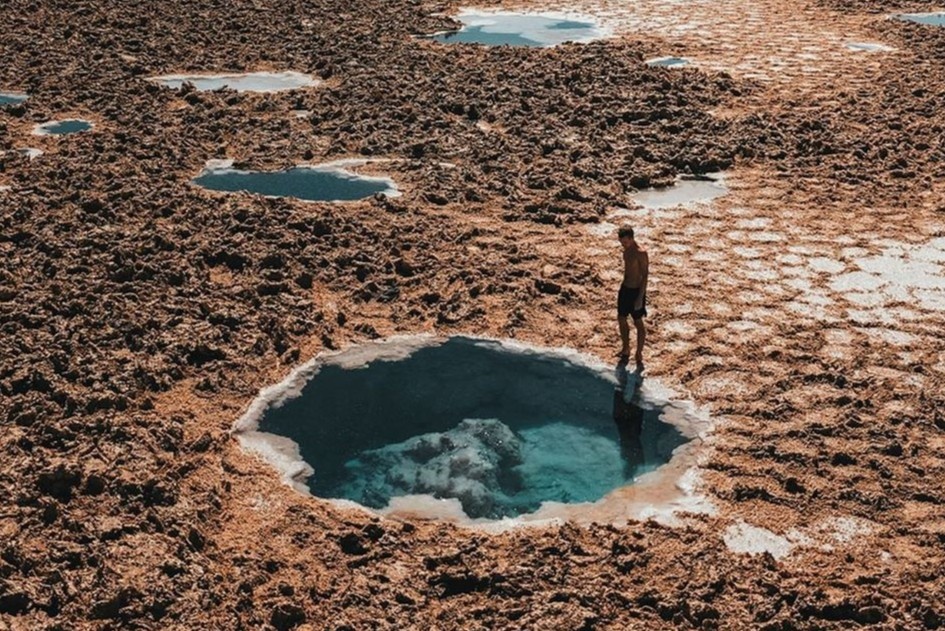 Noi lenh benh tren ho boi xanh ngat giua oc dao Ai Cap hinh anh