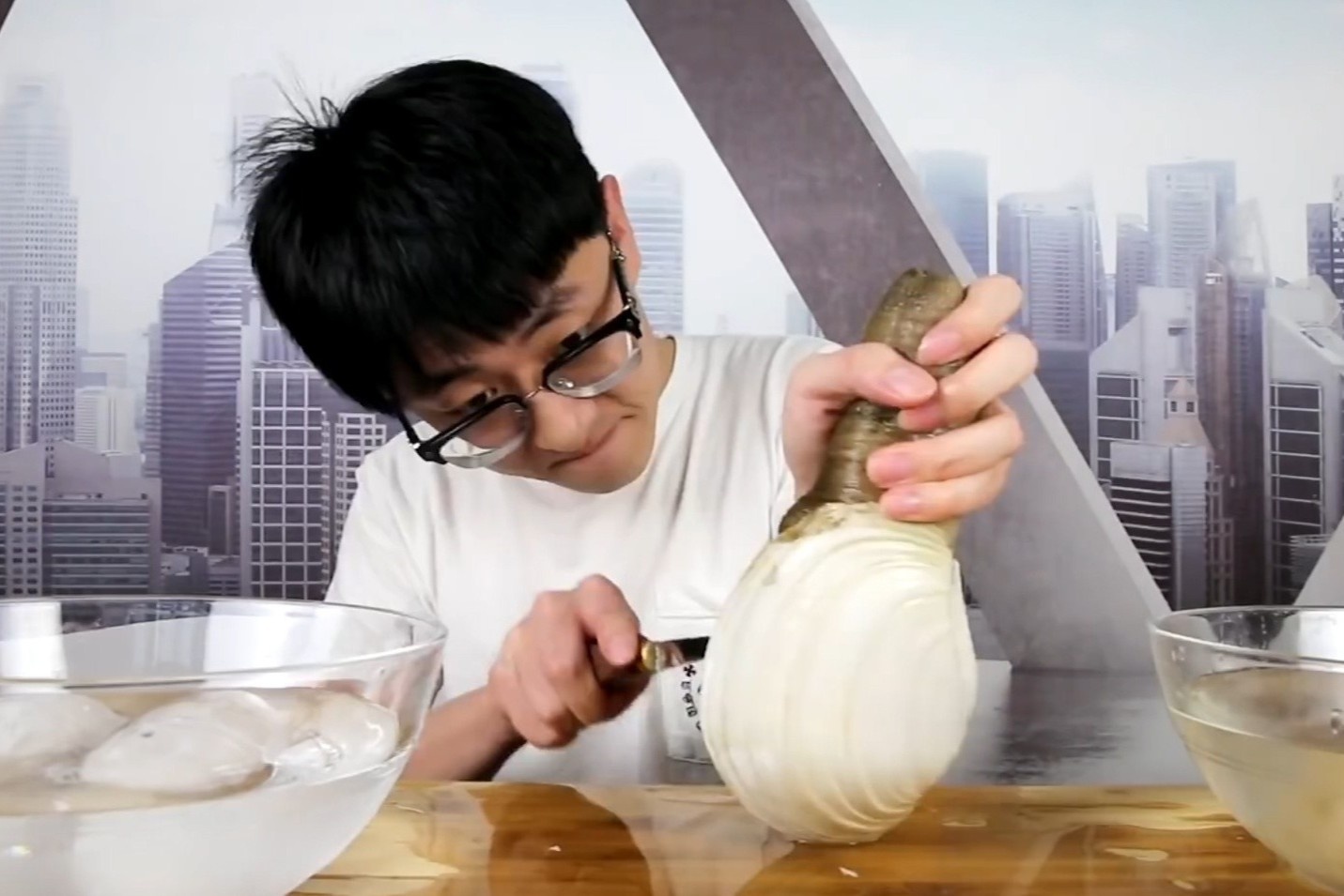 Chi 215 USD thuong thuc oc voi voi Canada co lon hinh anh