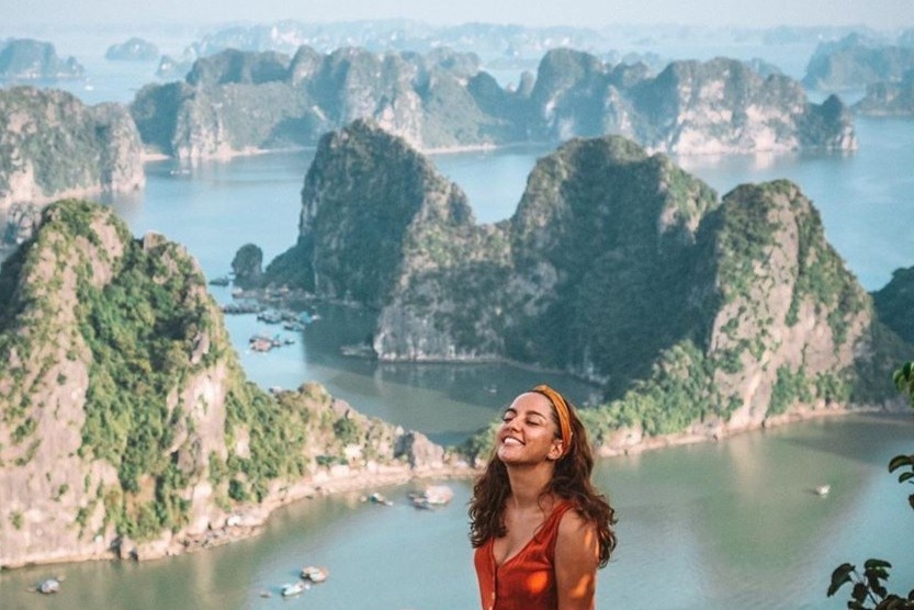 Ve dep cua vinh Ha Long - noi so huu gan 2.000 hon dao lon nho hinh anh