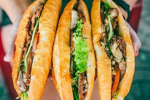 Thuong thuc banh mi menh danh ngon nhat the gioi o Hoi An hinh anh