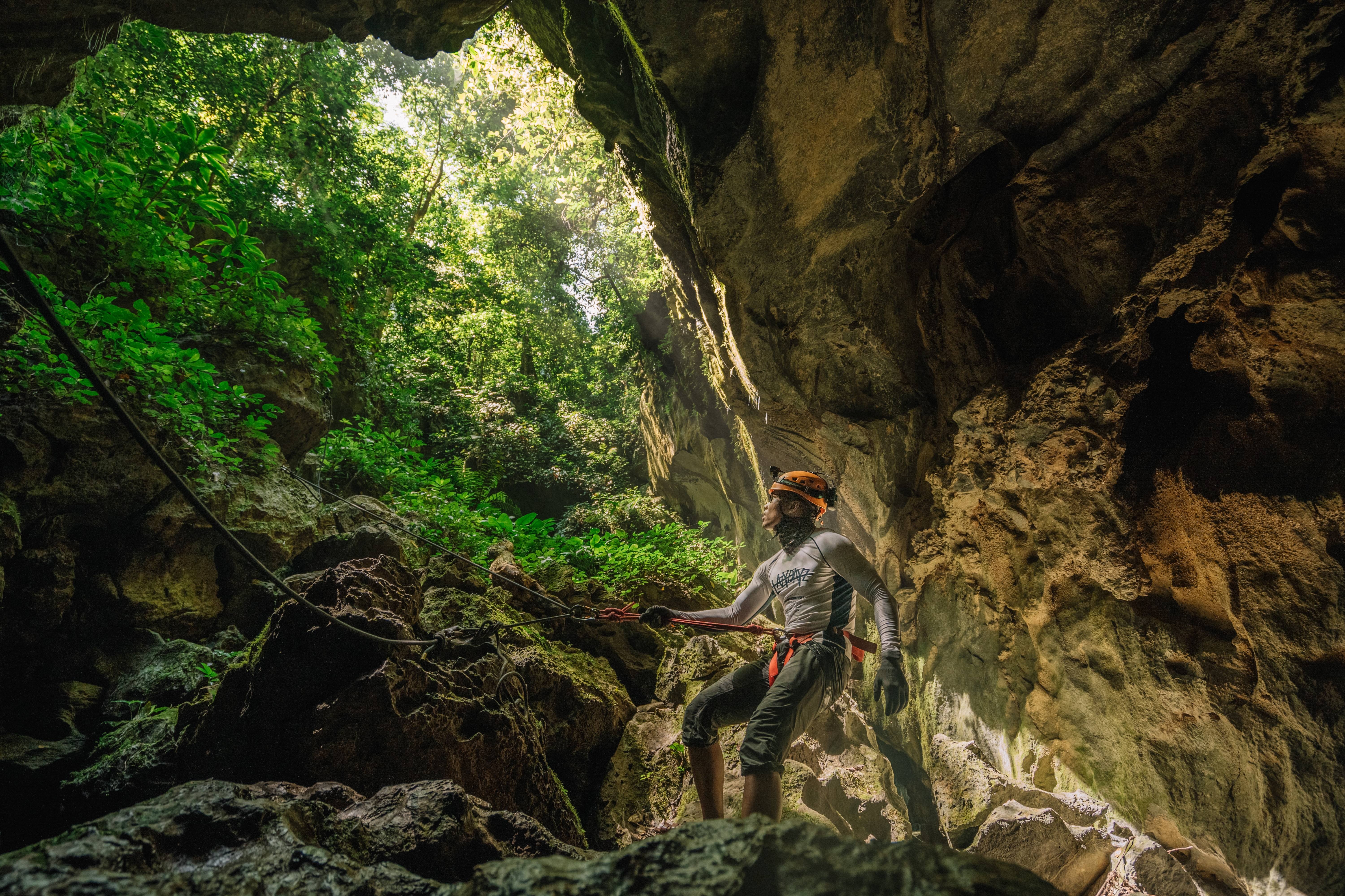 Chon giay, balo phu hop cho chuyen trekking dai ngay hinh anh