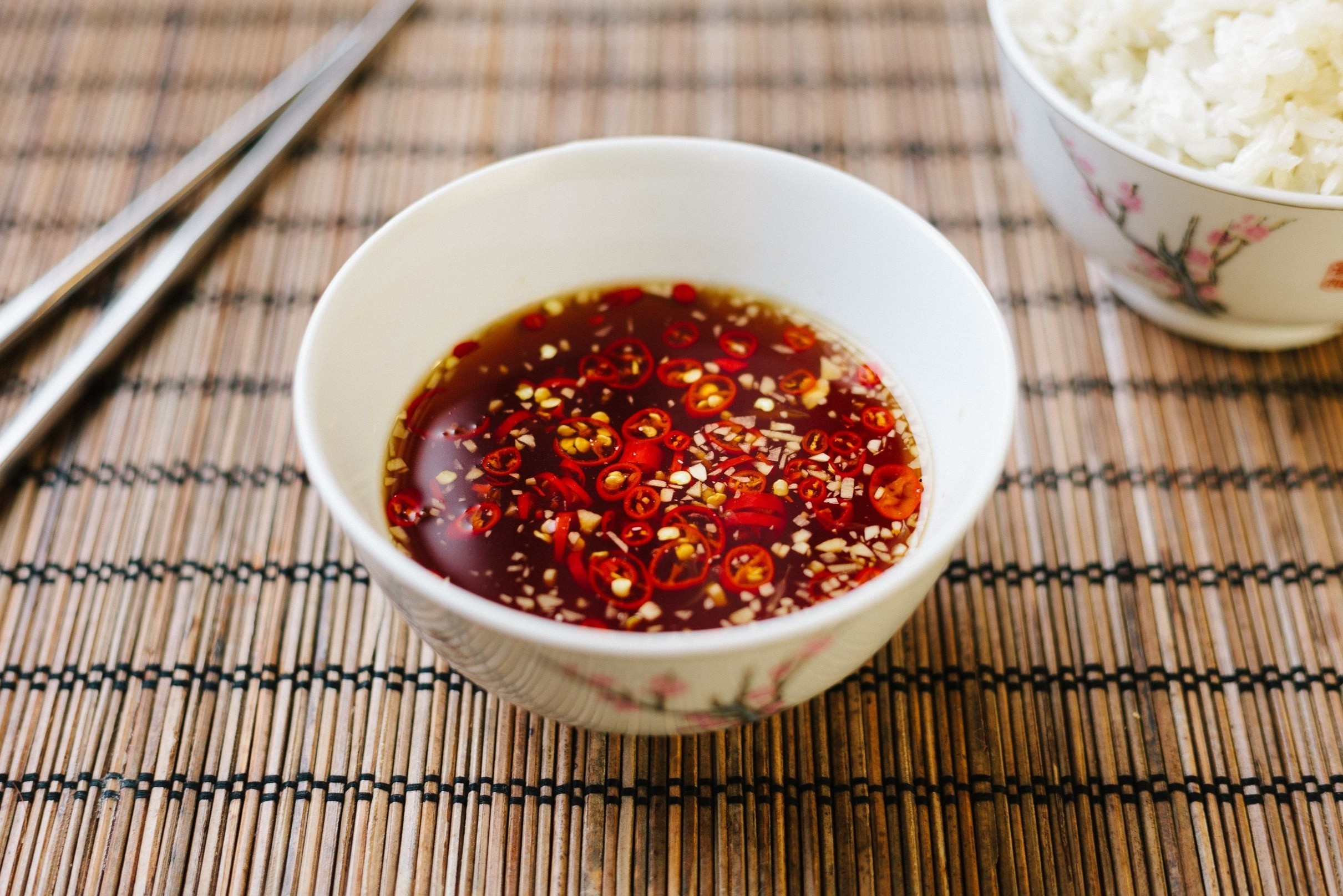 Bi quyet pha nuoc mam toi ot thoi hon vao moi mon ngon hinh anh