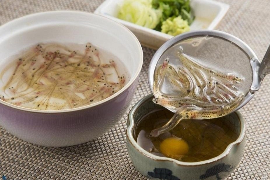 Lam mon chien moi la tu ca bong trong suot Nhat Ban hinh anh