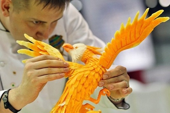 Dau bep tro tai cat tia ca rot thanh hinh chim dai bang hinh anh