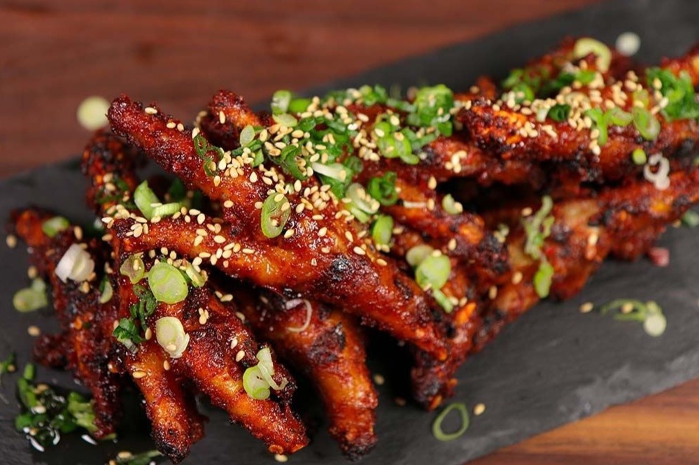 Nham nhi chan ga xao cay gion san sat hinh anh