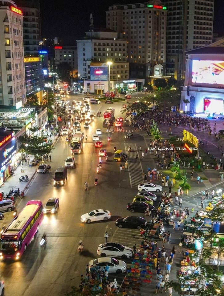 Quảng Ninh đông khách ngày cuối tuần ảnh 1 Quang Ninh dong khach ngay cuoi tuan anh 1