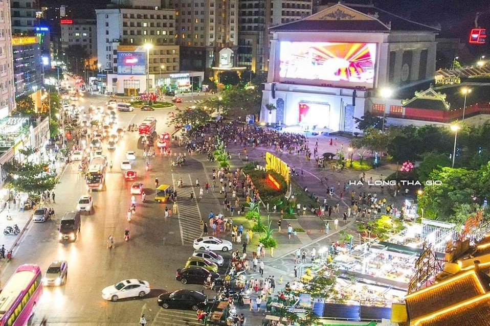 Cac diem du lich Quang Ninh dong ky luc dip cuoi tuan hinh anh