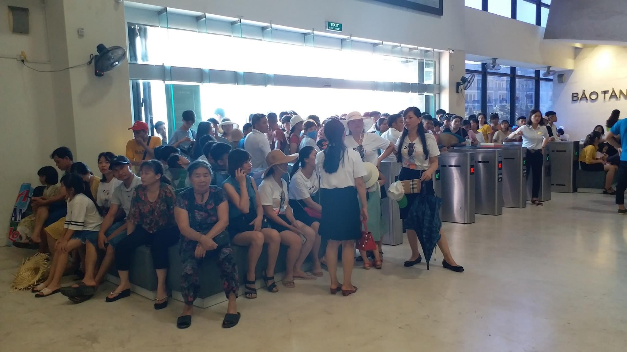 Quảng Ninh đông khách ngày cuối tuần ảnh 2 Quang Ninh dong khach ngay cuoi tuan anh 2