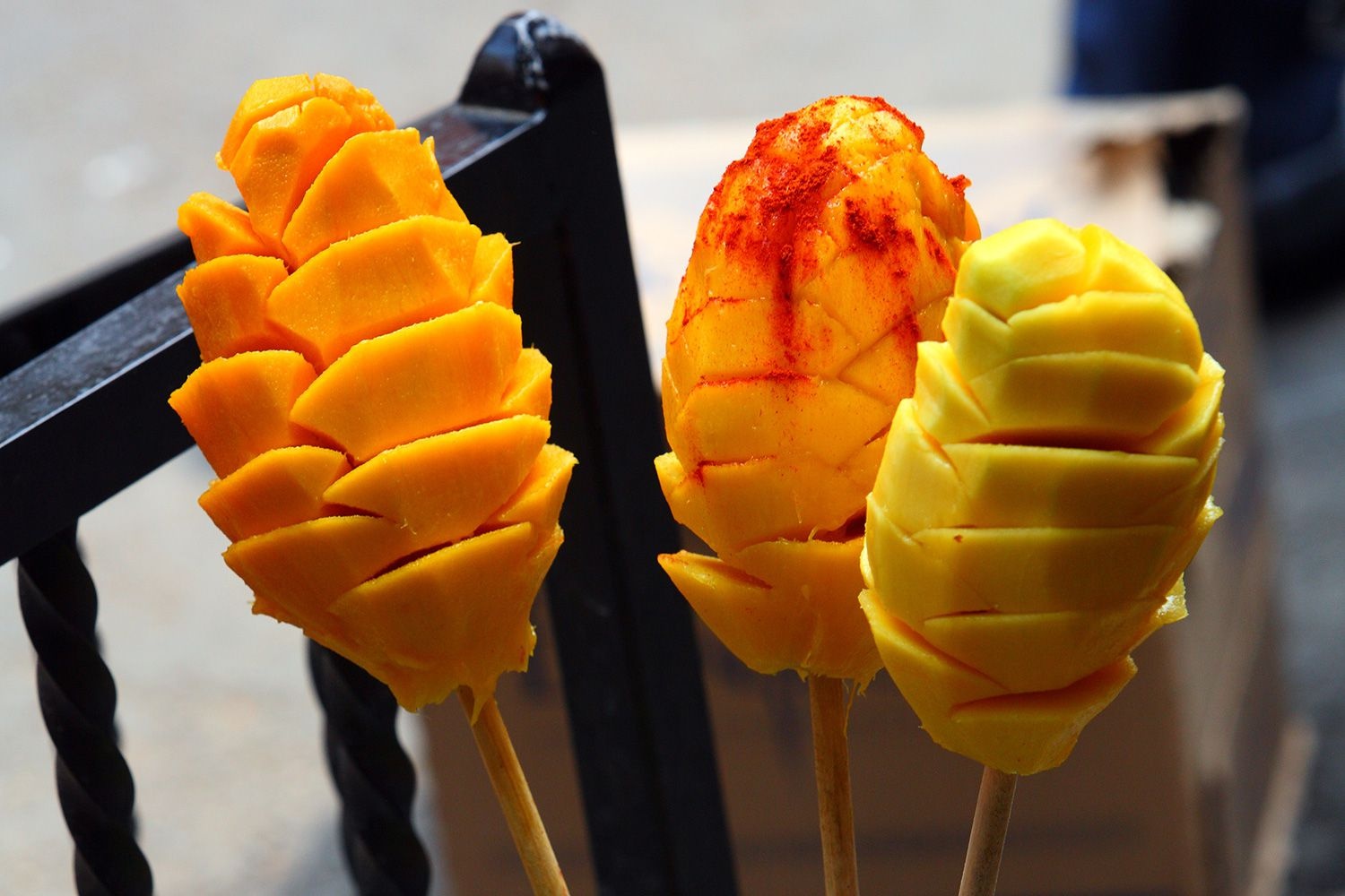 Nguoi ban trai cay o My cat xoai dieu luyen hinh anh