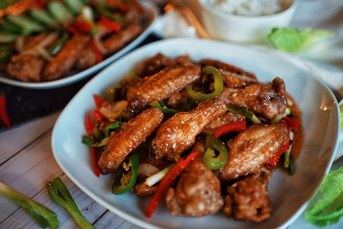 Hoc lam canh ga chien nuoc mam Viet nham nhi cuoi tuan hinh anh