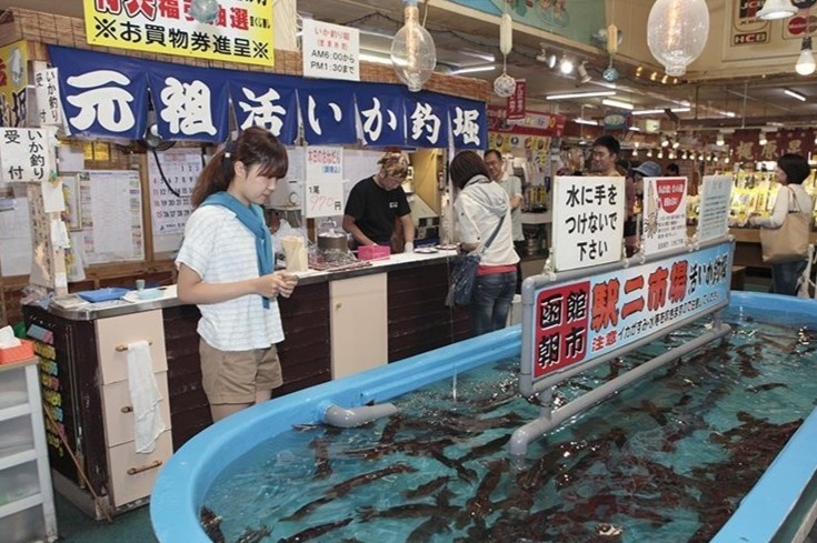 Trai nghiem tu cau va an muc song tai nha hang Nhat hinh anh