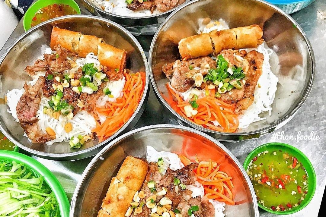 4 quan bun thit nuong duoc nguoi Sai thanh yeu thich hinh anh