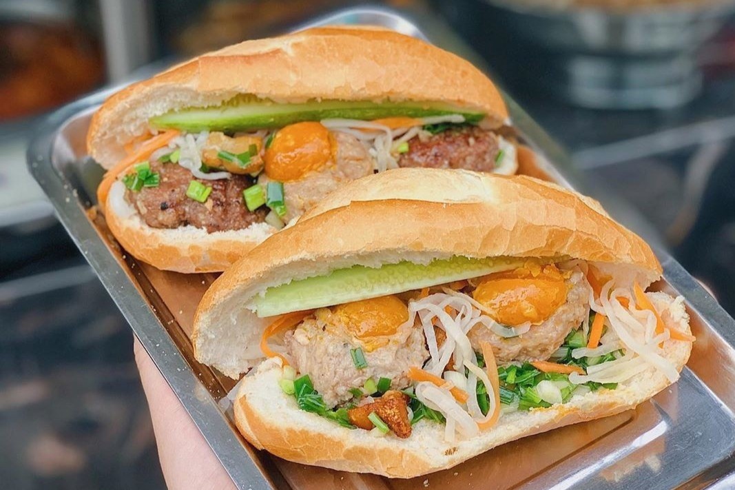 3 tiem banh mi xiu mai trung muoi la vi hut thuc khach TP.HCM hinh anh