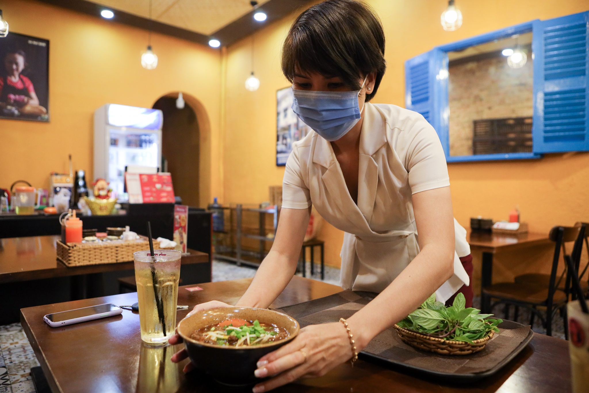 'Muon dung mon ngon, toi chon den quan thay vi dat qua app' hinh anh