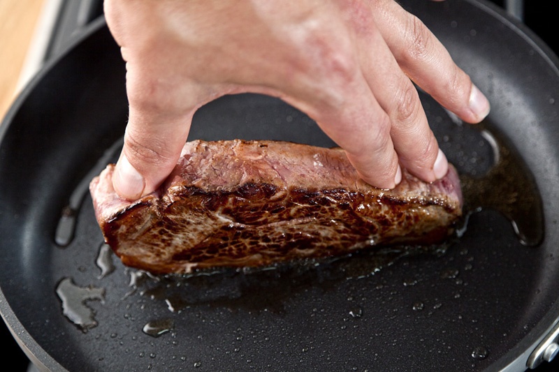 Mieng beefsteak 600 USD duoc dau bep che bien the nao? hinh anh