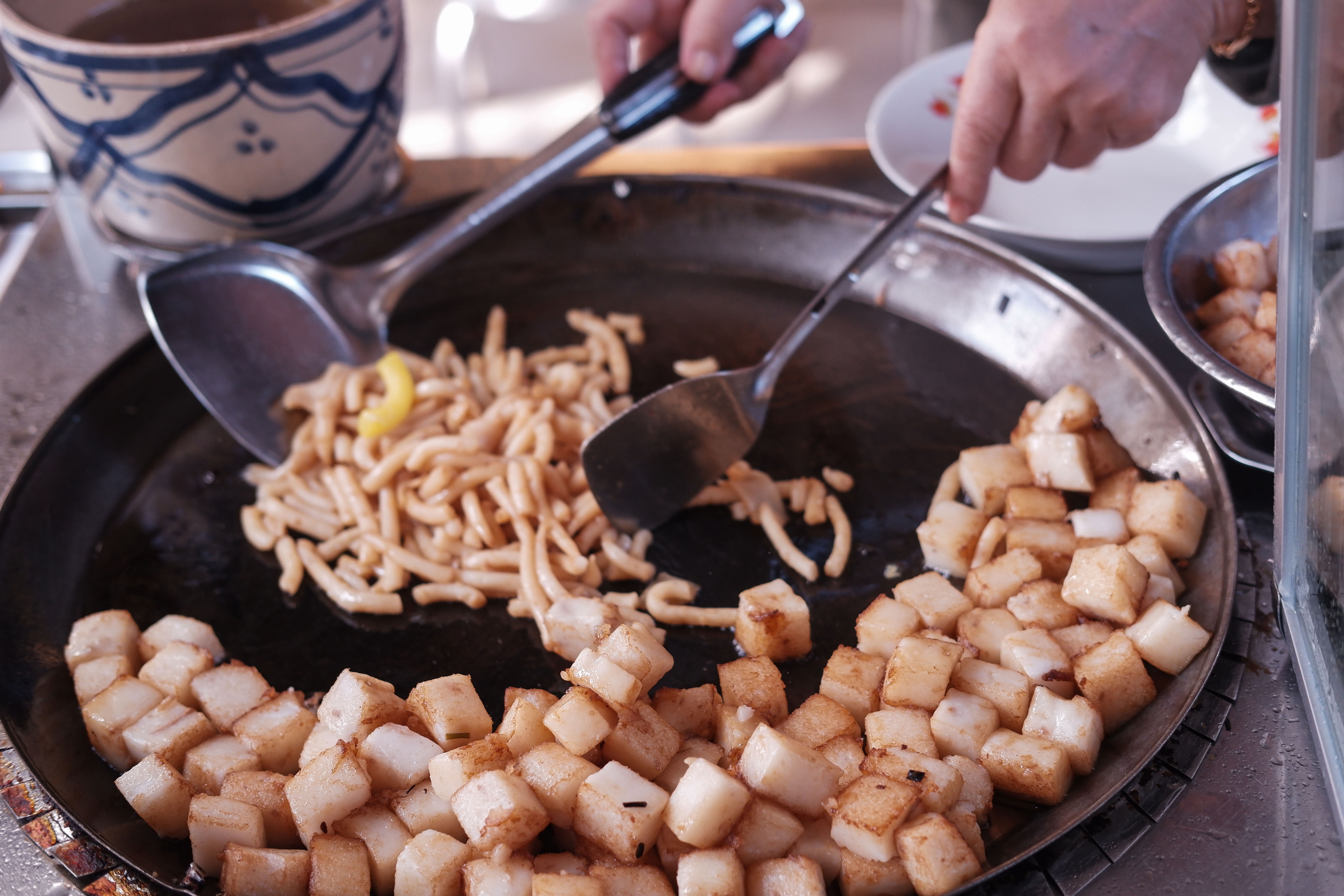 Co gi o pho am thuc Ho Thi Ky hinh anh