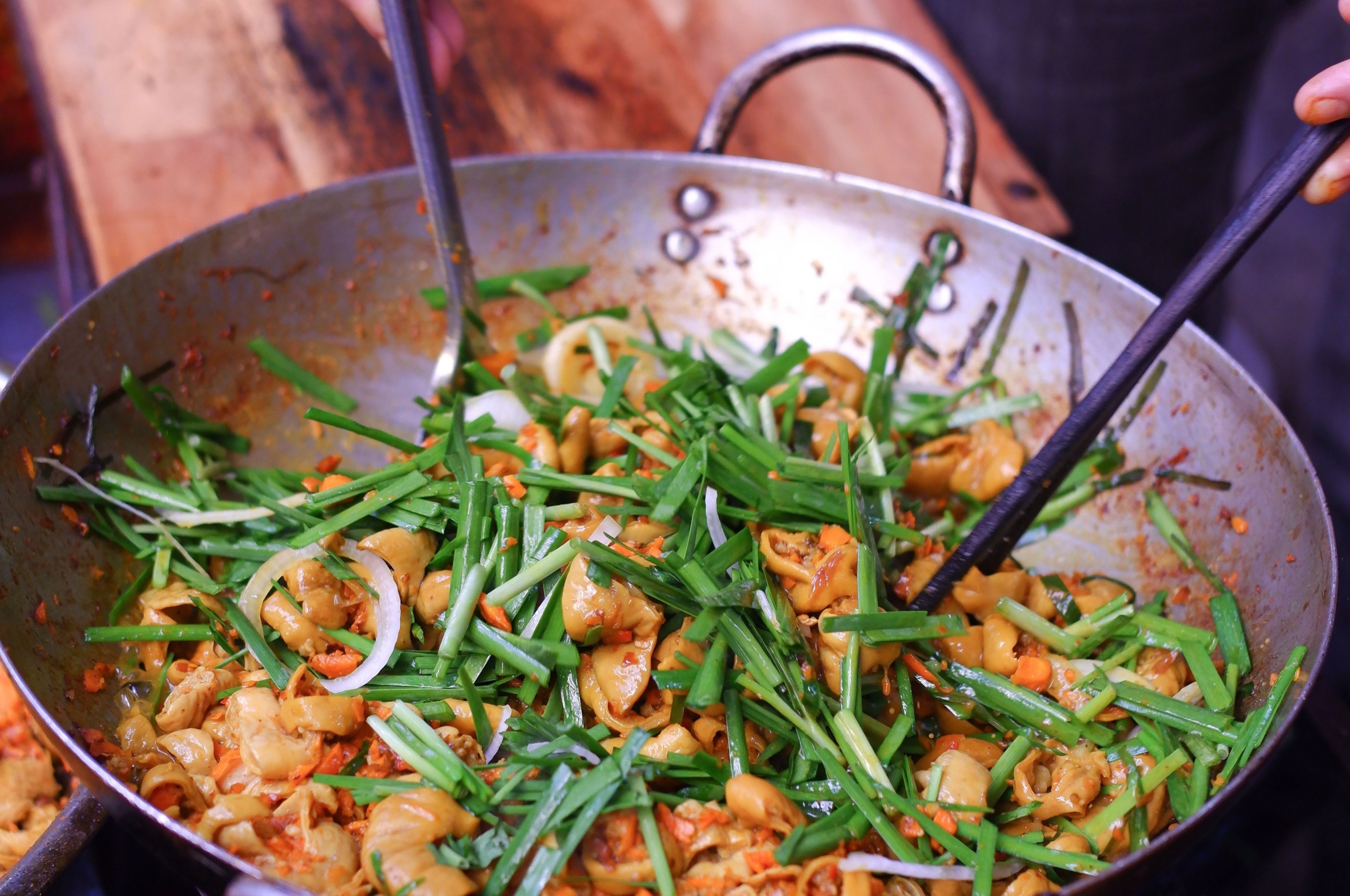 Huong vi mon ngon mien Trung giua long TP.HCM hinh anh