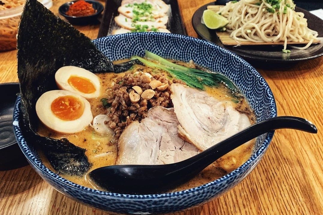 3 quan an hut khach tai khu pho Nhat o TP.HCM hinh anh