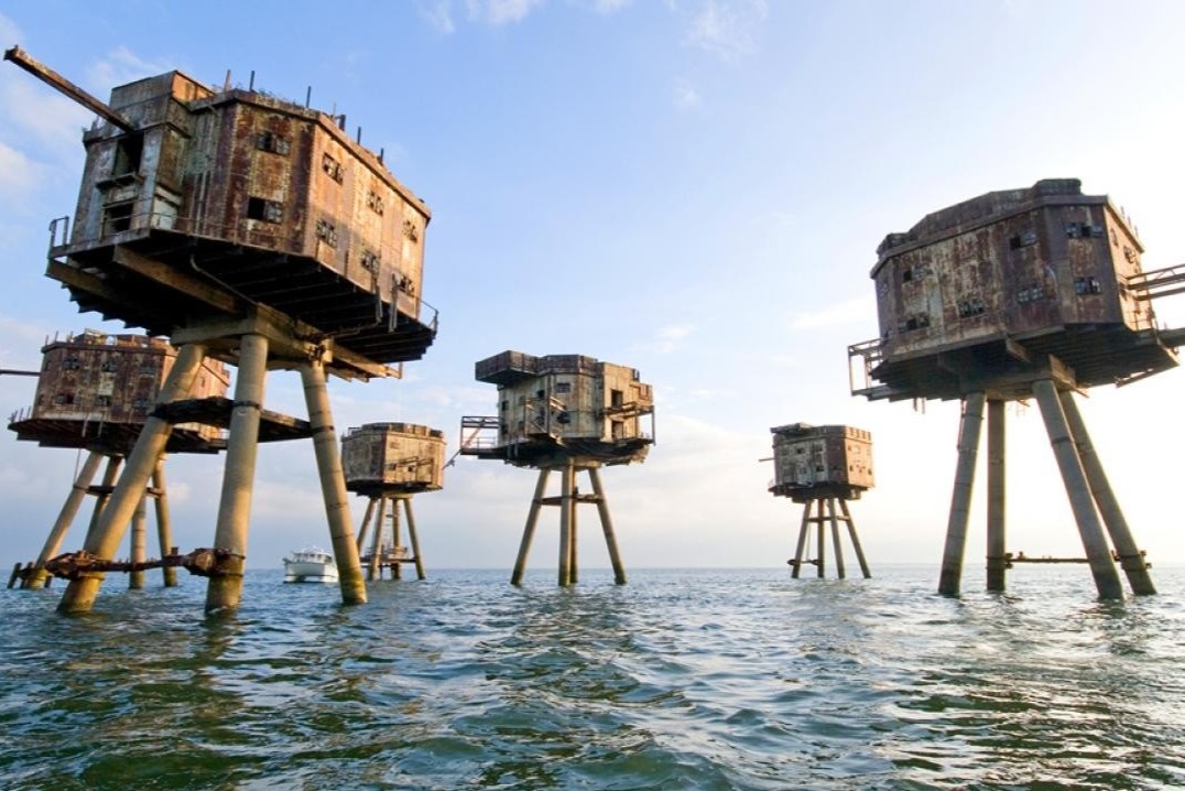 Phao dai ma tro troi giua bien hinh anh