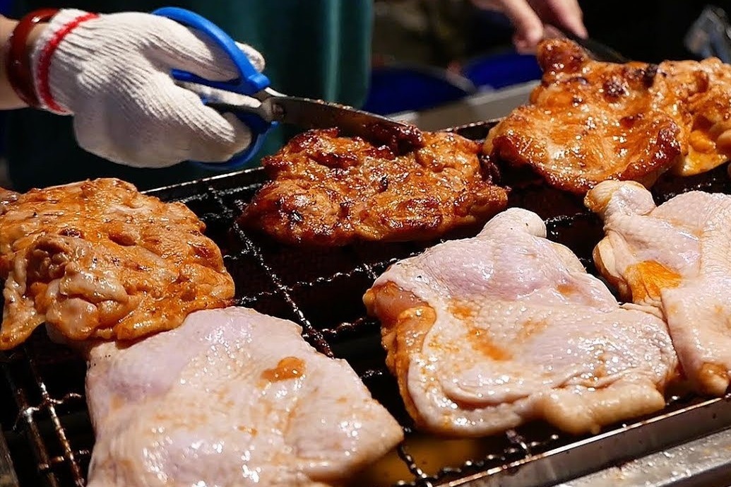 Ga nuong rut xuong tren duong pho Dai Loan hinh anh