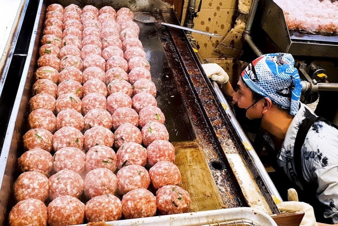 Thit bo bam nuong tren duong pho Han Quoc hinh anh