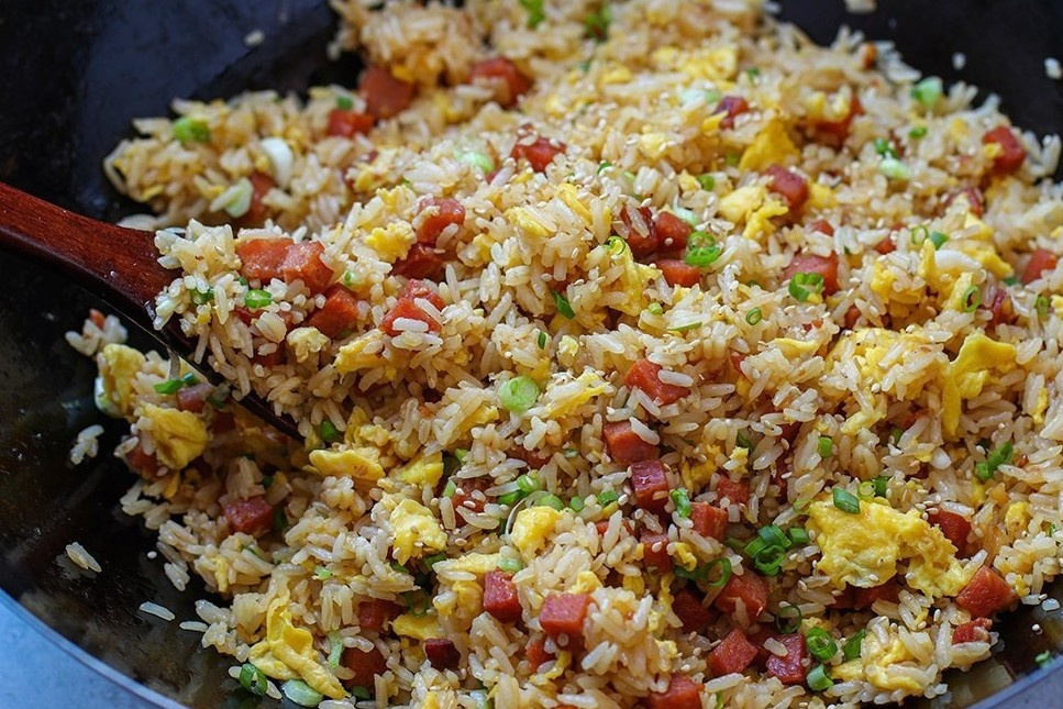 Cong thuc lam com chien trung va thit hop hinh anh